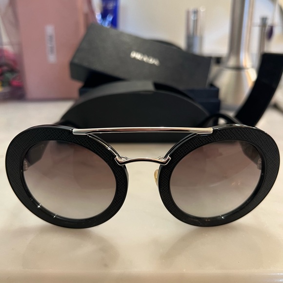 Prada sunglasses - Picture 3 of 9